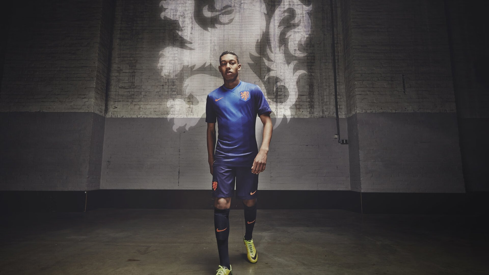 九游体育入口-“全民足球运动推广持续升温，青少年踢球热潮涌动”，青少年足球运动蔚然成风